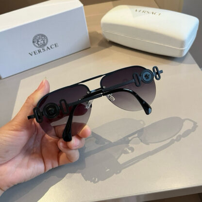 Versace fashion trend sunglasses - Image 5