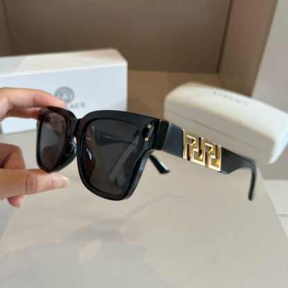Versace fashion trend sunglasses - Image 5