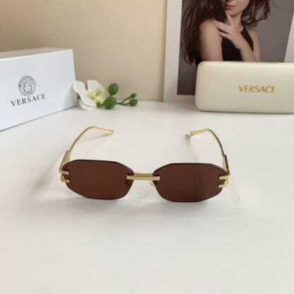 Versace fashion trend sunglasses - Image 5