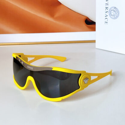 Versace fashion trend sunglasses - Image 5