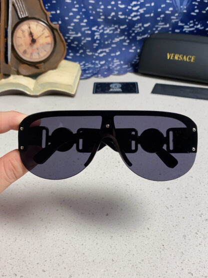 Versace fashion trend sunglasses - Image 6