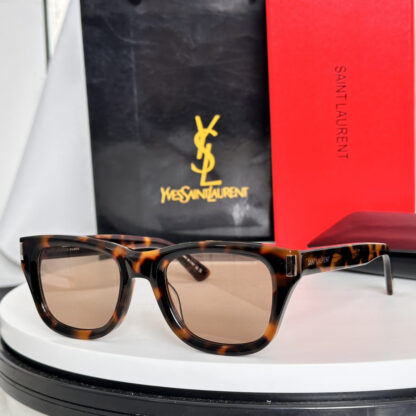 Yves Saint Laurent fashion sunglasses - Image 4