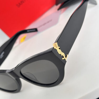 Yves Saint Laurent fashion sunglasses - Image 5