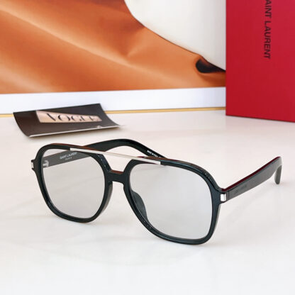 Yves Saint Laurent fashion sunglasses - Image 5
