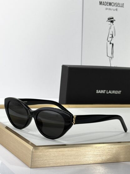 Yves Saint Laurent fashion sunglasses - Image 5