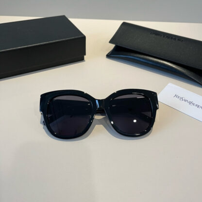 Yves Saint Laurent fashion sunglasses - Image 5
