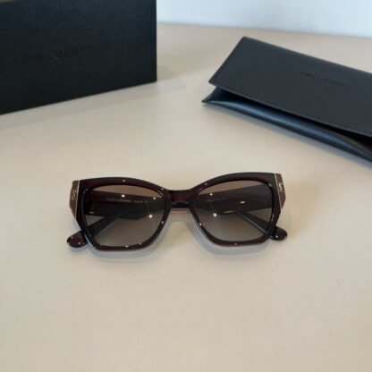 Yves Saint Laurent fashion sunglasses - Image 4