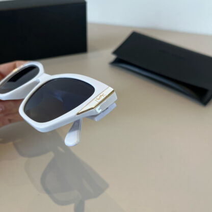 Yves Saint Laurent fashion sunglasses - Image 5