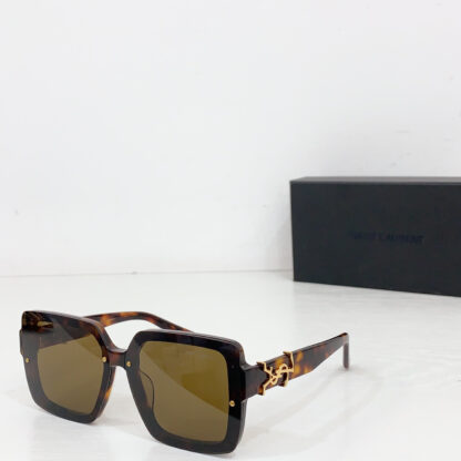 Yves Saint Laurent fashion sunglasses - Image 5