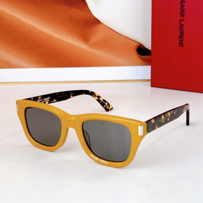 Yves Saint Laurent fashion sunglasses - Image 5
