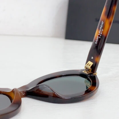 Yves Saint Laurent fashion sunglasses - Image 5