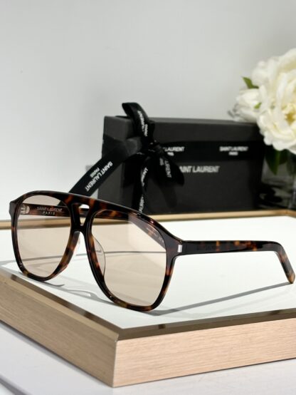 Yves Saint Laurent fashion sunglasses - Image 5