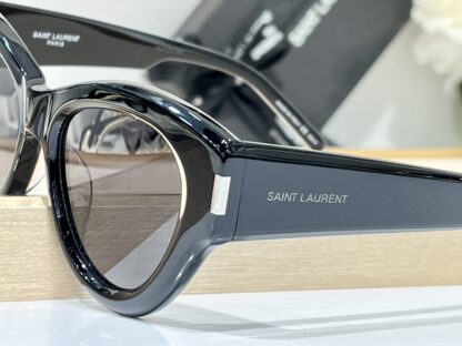 Yves Saint Laurent fashion sunglasses - Image 5