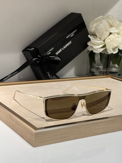 Yves Saint Laurent fashion sunglasses - Image 6