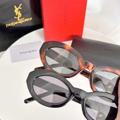 Yves Saint Laurent fashion sunglasses - Image 5