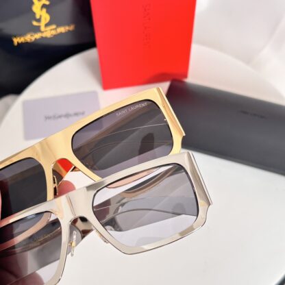 Yves Saint Laurent fashion sunglasses - Image 5