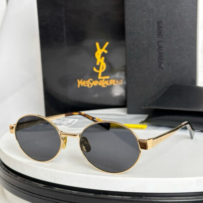 Yves Saint Laurent fashion sunglasses - Image 4