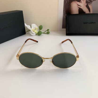 Yves Saint Laurent fashion sunglasses - Image 5