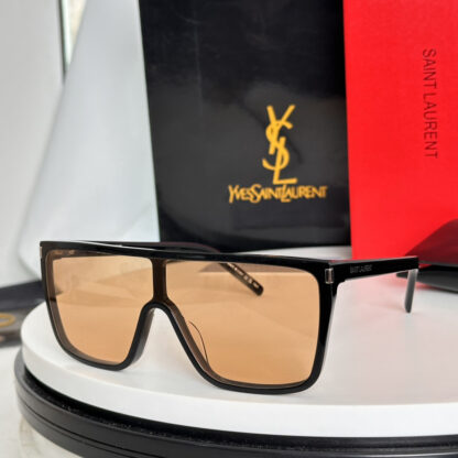 Yves Saint Laurent fashion sunglasses - Image 5