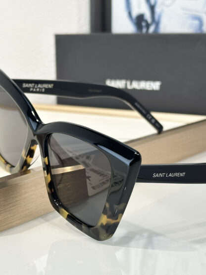 Yves Saint Laurent fashion sunglasses - Image 5