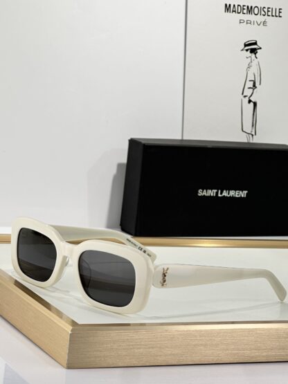 Yves Saint Laurent fashion sunglasses - Image 6