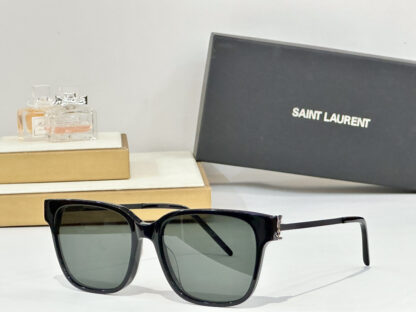 Yves Saint Laurent fashion sunglasses - Image 4