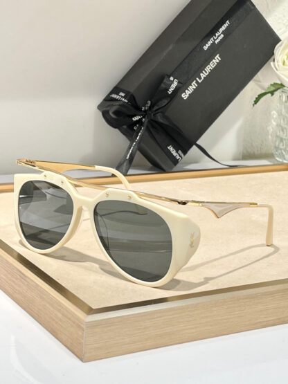 Yves Saint Laurent fashion sunglasses - Image 5