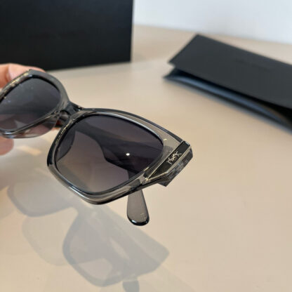 Yves Saint Laurent fashion sunglasses - Image 5