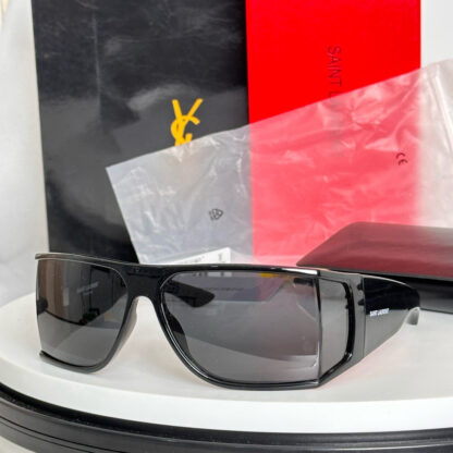 Yves Saint Laurent fashion sunglasses - Image 5