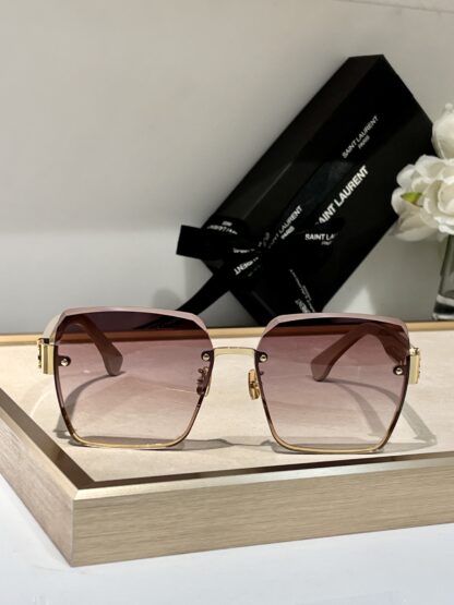 Yves Saint Laurent fashion sunglasses - Image 5