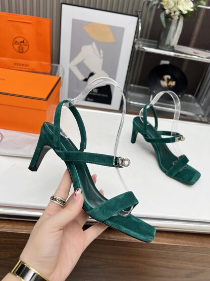 Hermès handmade stiletto sandals in dark green - Image 5