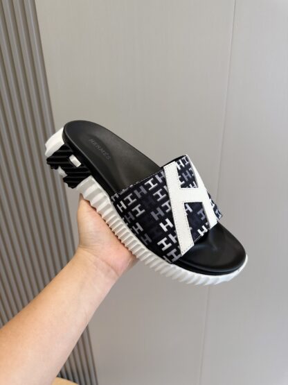 Hermès men's ultra-light and comfortable black and white slippers - Image 5