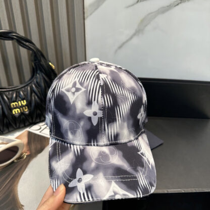 Louis Vuitton versatile fashion baseball cap - Image 5