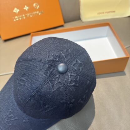 Louis Vuitton large logo embossed baseball cap - Image 5