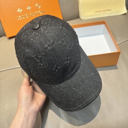 Louis Vuitton large logo embossed baseball cap - Image 5