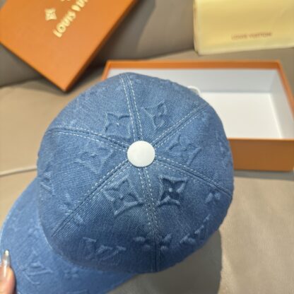 Louis Vuitton large logo embossed baseball cap - Image 5