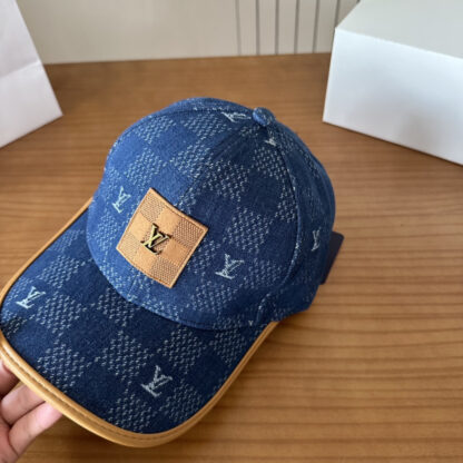 Louis Vuitton lightweight breathable baseball cap for men and women - Image 5