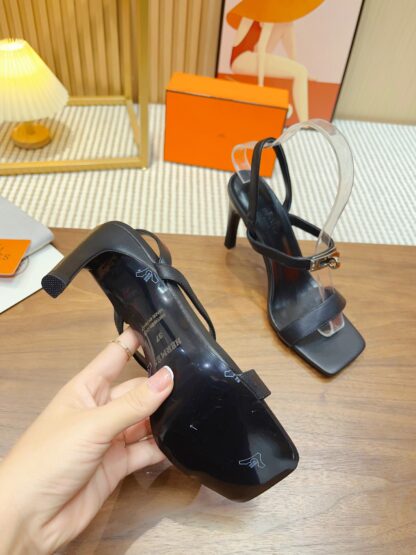 Hermès handmade stiletto sandals in deep black - Image 5