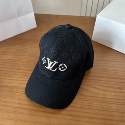 Louis Vuitton lightweight breathable baseball cap for men and women - Image 5