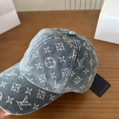 Louis Vuitton lightweight breathable baseball cap for men and women - Image 6