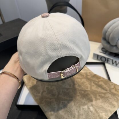 Louis Vuitton jacquard craftsmanship depicts the full-body Monogram pattern baseball cap - Image 5