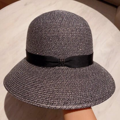 Hermès Elegant Straw Hat - Image 2