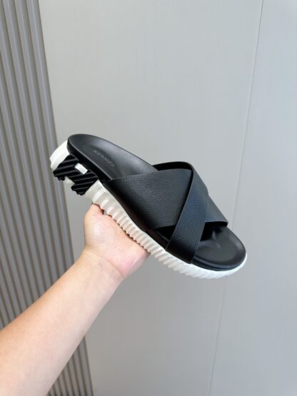 Hermès men's black and white color matching cross ultra-light and comfortable slippers - Image 5