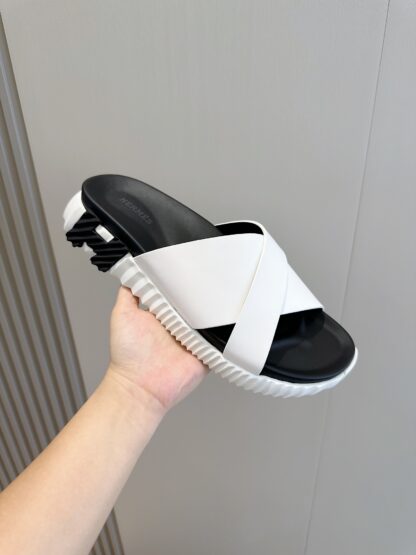 Hermès White Men's Cross Ultra Light Comfort Slippers - Image 5