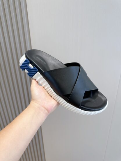 Hermès black and blue color matching men's cross ultra-light and comfortable slippers - Image 5