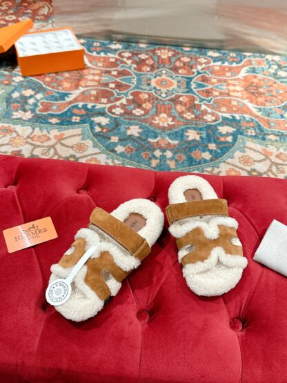 Hermes classic autumn and winter brown versatile fashionable and comfortable wool slippers - Image 5