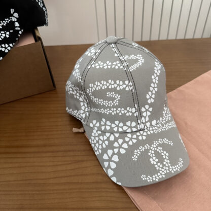 Chanel Classic Casual Baseball Cap - Image 5