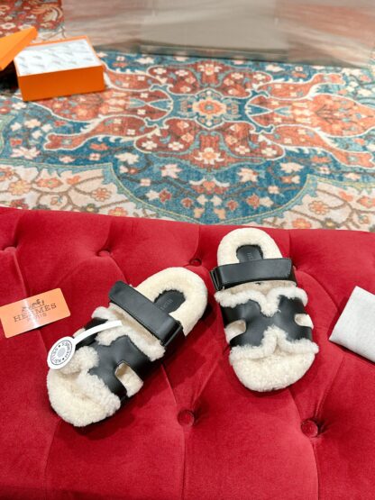 Hermès classic autumn and winter black and white versatile fashionable and comfortable wool slippers - Image 5