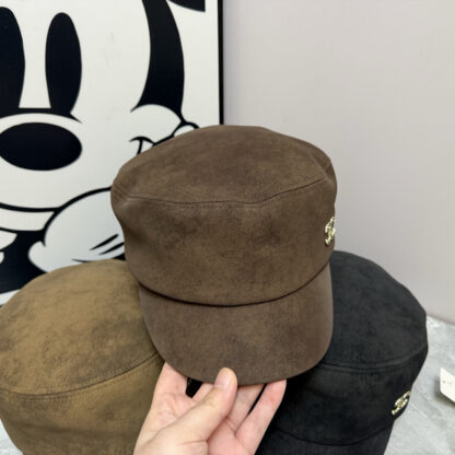 Chanel simple and elegant equestrian hat - Image 5