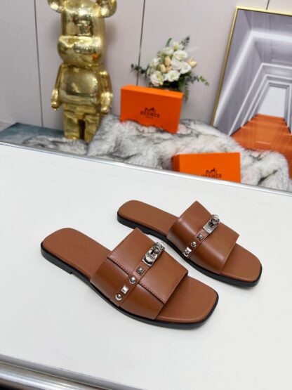 Hermès Spring/Summer new dark brown flat sandals with 1cm heel height - Image 5